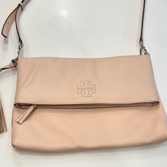 Tory Burch Thea Pebbled Leather Fold Over Crossbody/Clutch W/ Tassel Blush Pink - Picture 3 of 16
